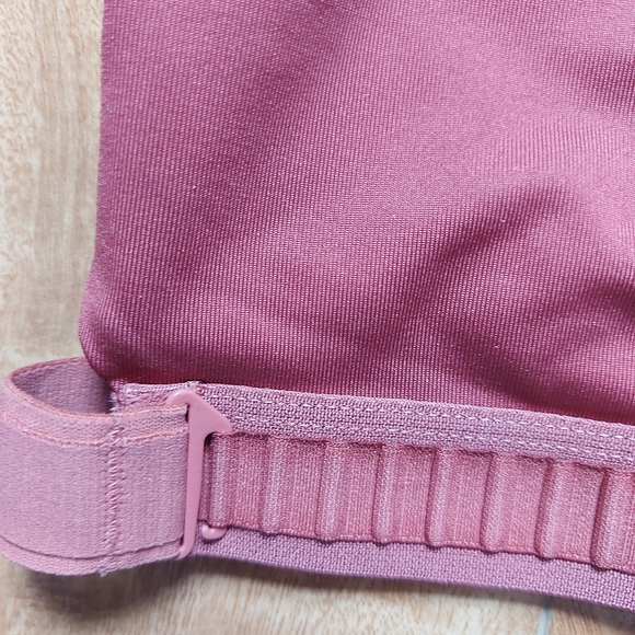 Nike Adjustable Sports bra with hooks - Picture 7 of 9